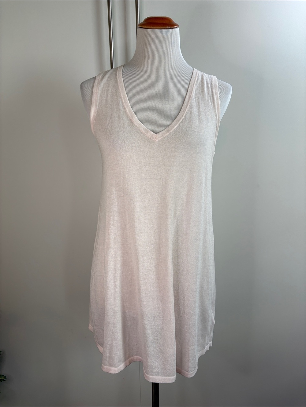 Light Blush V-Neck 100% Cotton Sleeveless Tank Top L